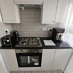 City Residence Steps From Kings Cross Station!