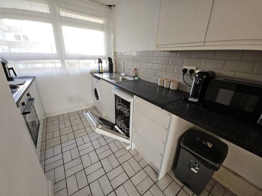 Steps From Kings Cross Station! Londra