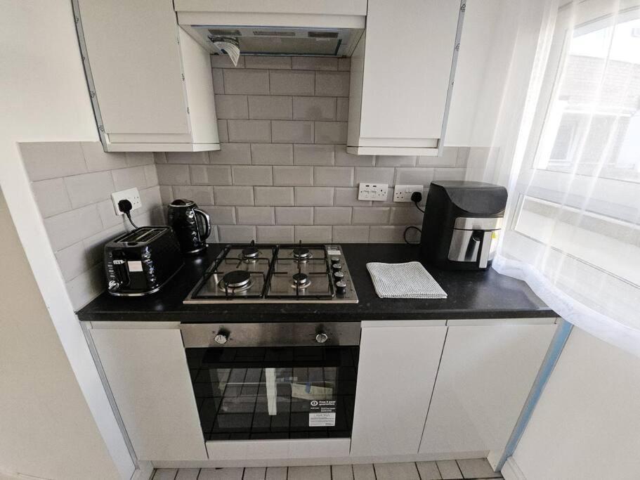 Steps From Kings Cross Station! Appartamento Londra