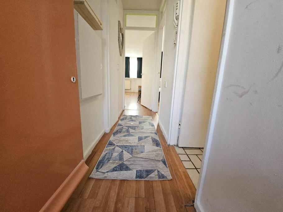 Steps From Kings Cross Station! Apartment